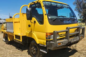Isuzu NPS300 4x4 Single Cab Traytop Firetruck. Ex QLD Fire & Rescue Service.