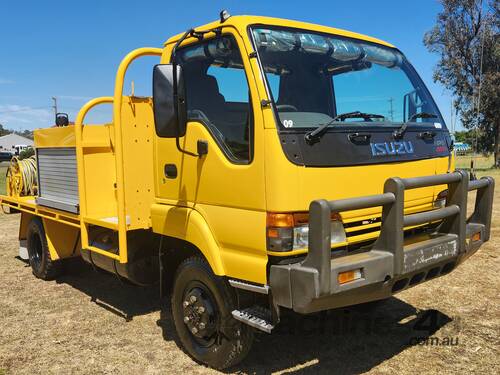 Isuzu NPS300 4x4 Single Cab Traytop Firetruck.  Ex QLD Fire & Rescue Service.