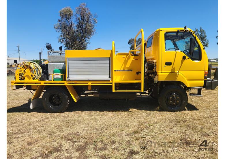 Isuzu NPS300 4x4 Single Cab Traytop Firetruck.  Ex QLD Fire & Rescue Service.