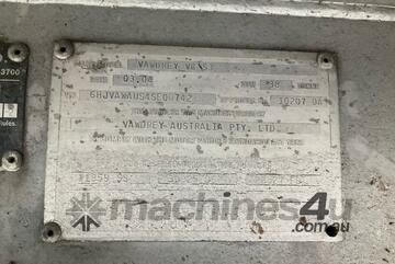 2004 Vawdrey VBS3 Tri Axle Flat Top Curtainsider A Trailer