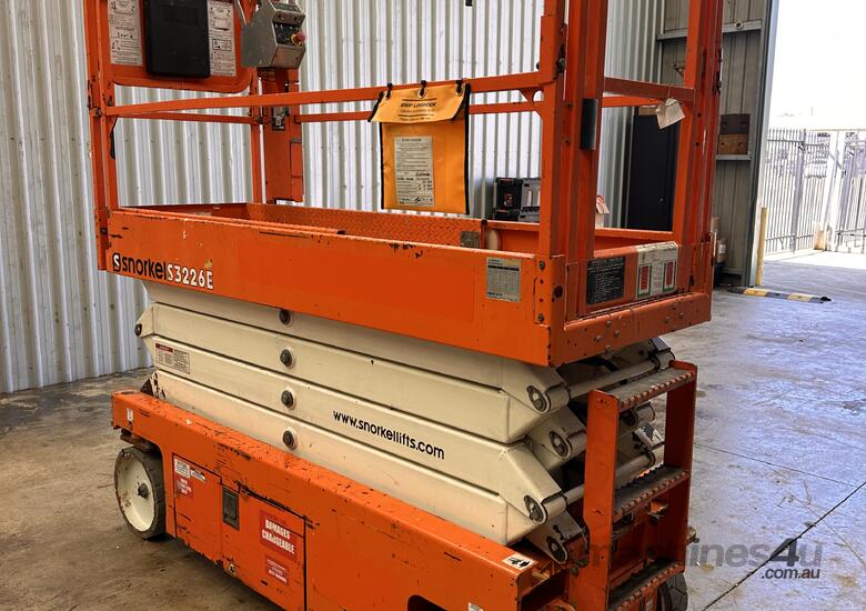 2016 Snorkel 26ft Narrow Electric Scissor Lift