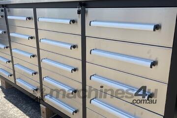 Un  20 Drawer 7ft Workbench