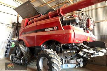 (8709) Case IH 9240 with MacDon FD75 Flex Draper 45ft & Trailer