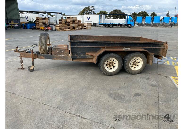 2011 GHC Trailers Tandem Axle Tipping Trailer
