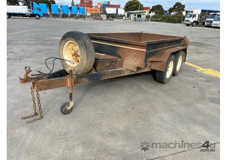 2011 GHC Trailers Tandem Axle Tipping Trailer