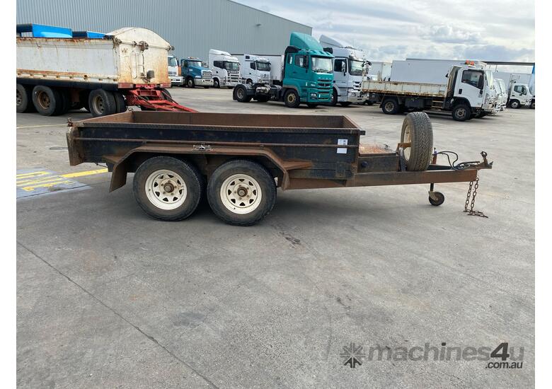 2011 GHC Trailers Tandem Axle Tipping Trailer