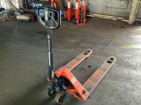 12/2021, Toyota, LHM230, Manual Pallet Jack - picture1' - Click to enlarge