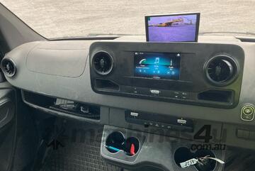 2019 Mercedes Benz 907 Sprinter Table Top (Day Cab)