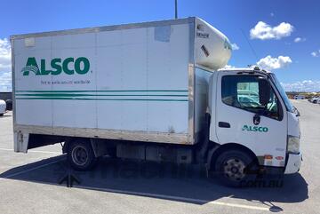 Hino 2014   300 4x2 Pantech