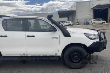 Toyota 2022   Hilux SR Diesel