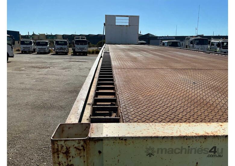 2007 Maxitrans ST3 Tri Axle Flat Top Trailer