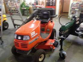 KUBOTA RIDE ON LAWN MOWER WITH CATCHER T1760  - picture1' - Click to enlarge