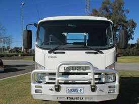 2009 Isuzu FRR600 - picture2' - Click to enlarge