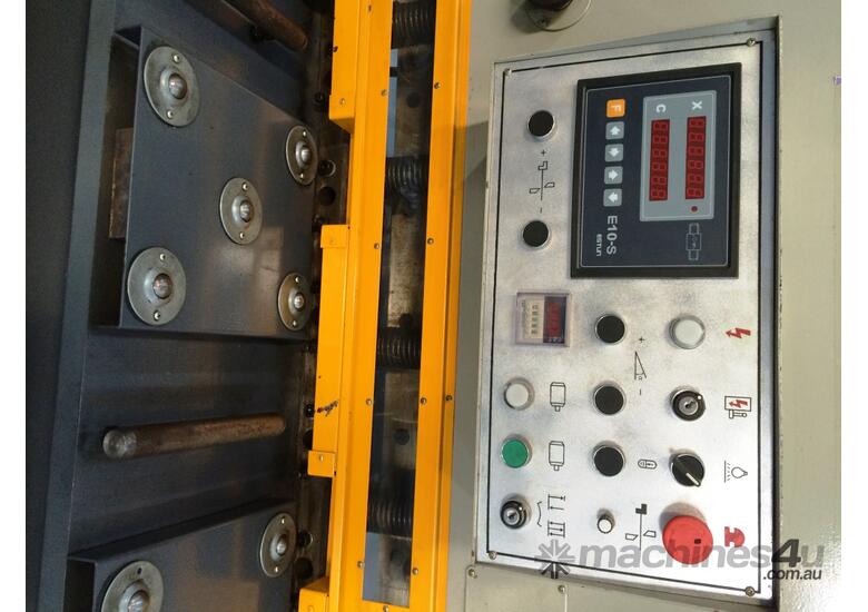 caption 2500 X 4 GUILLOTINE SUPER DEAL
