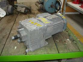 SEW EURODRIVE REDUCTION BOX MOTOR/ 174RPM - picture0' - Click to enlarge