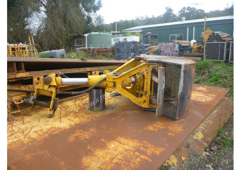 caption Komatsu PC200 SC-6 Clam shell