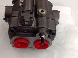 PARKER-PVP2330R22-HYDRAULIC PUMP 300 PSI MAX - picture0' - Click to enlarge