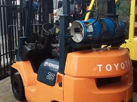 Toyota 2.5 Ton Compact Forklift 4500mm Container Entry Fresh Paint - picture1' - Click to enlarge