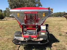 2018 IRIS VIKING 3000 TRAILING BELT SPREADER (3000L) - picture2' - Click to enlarge