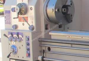Taiwanese Centre Lathe 560mm Turning Capacity, 104mm Bore