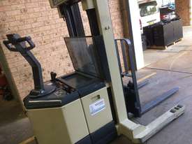 Crown WR 3000 Walkie reach truck 3.8m side shift late model great battery low collapse height 1.9m  - picture1' - Click to enlarge