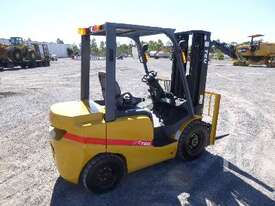 TEU FD25T Forklift - picture2' - Click to enlarge
