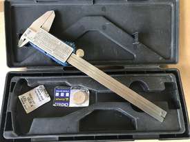 Moore & Wright Digital Vernier Calipers 110-15DBL - picture1' - Click to enlarge