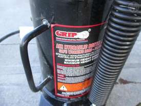 Grip Air/hydraulic Bottle Jack - picture1' - Click to enlarge