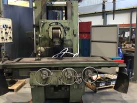 Universal Milling Machine Type 750 - picture2' - Click to enlarge