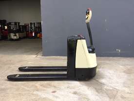Crown WP2320 Motorised Pallet Mover - Fully Refurbished and Repainted - picture1' - Click to enlarge