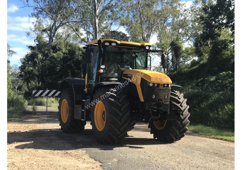 caption JCB 4220 FASTRAC Tractor
