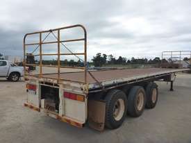 2006 Southern Cross Standard Tri Axle 45' Flat Top Lead Trailer - T18 - picture1' - Click to enlarge