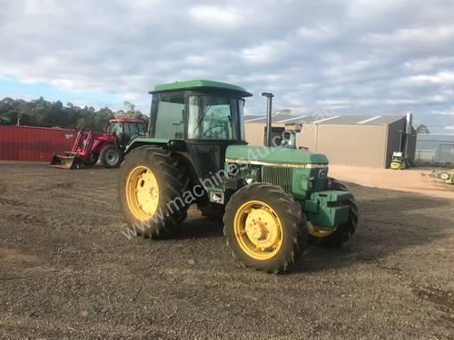 John Deere 2140 4WD Cabin Tractor