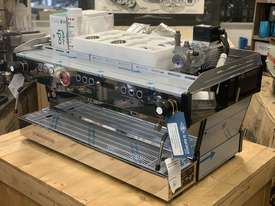 LA MARZOCCO LINEA PB 3 GROUP BRAND NEW STAINLESS ESPRESSO COFFEE MACHINE - picture1' - Click to enlarge