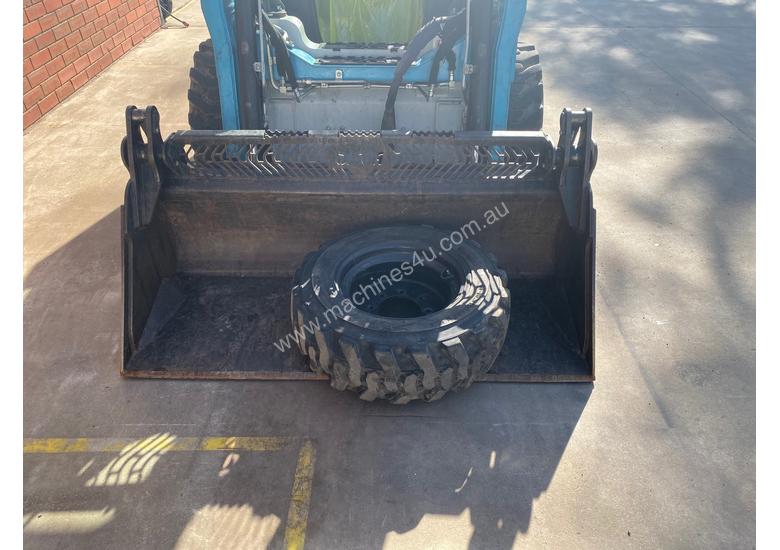 caption SKID STEER TOYOTA 5SD K9 VERY LOW HOURS
