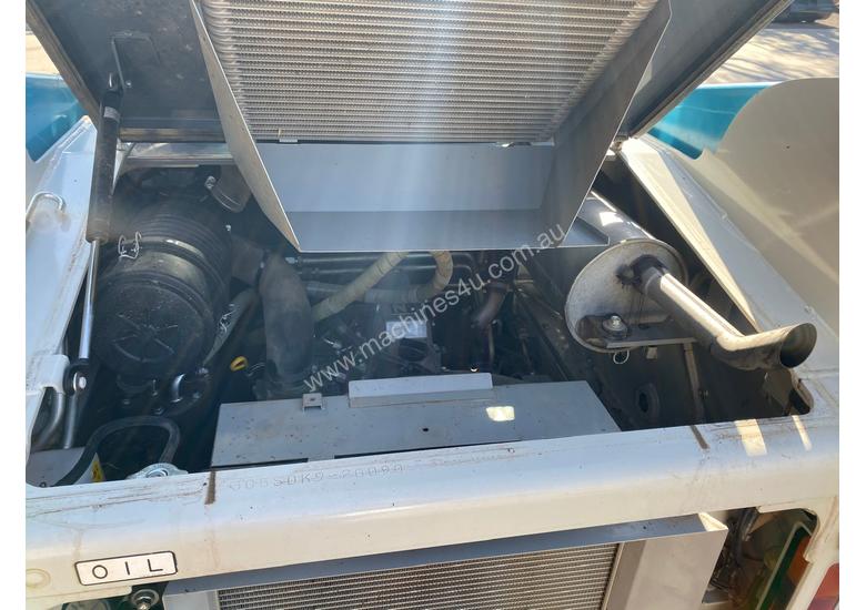 caption SKID STEER TOYOTA 5SD K9 VERY LOW HOURS