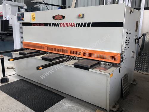 Used 2002 Durma DHGM 2506 Guillotine
