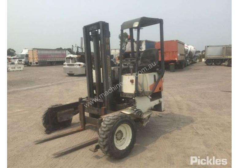 caption 2003 Moffett M2403W