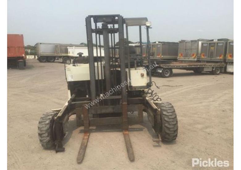 caption 2003 Moffett M2403W