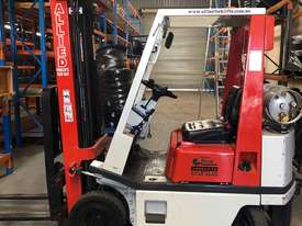 Used 1990 1.8T Nissan LPG Forklift - picture0' - Click to enlarge