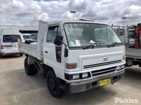 2001 Daihatsu Delta - picture0' - Click to enlarge