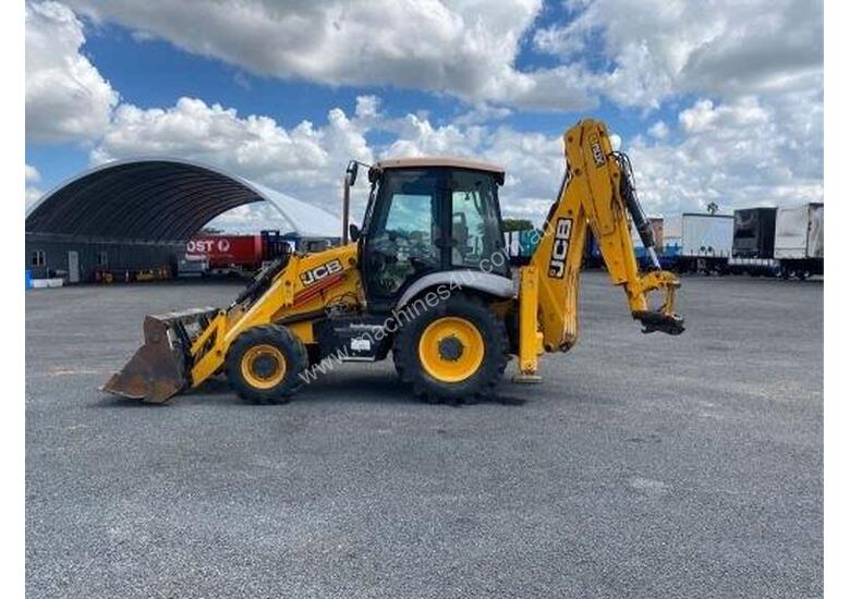 caption 2011 JCB 3CX CLASSIC U3943