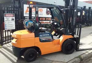 ACTIVE FORKLIFTS - Toyota 3 Ton Forklift 6m Mast 7FG30 Solid Tyres 3 Months Warranty