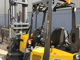 2.0T LPG Narrow Aisle Forklift  - Replace your Reach Truck - picture0' - Click to enlarge