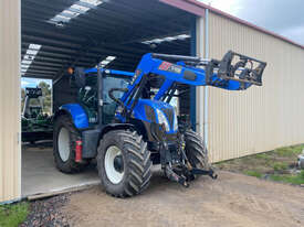 New Holland  FWA/4WD Tractor - picture0' - Click to enlarge