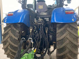 New Holland  FWA/4WD Tractor - picture1' - Click to enlarge