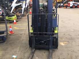 Compact Cushion Tyre Excellent Condition 2.5t LPG CLARK Forklift - picture0' - Click to enlarge