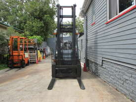 Toyota 2.5 ton, LPG, Repainted Used Forklift #1588 - picture1' - Click to enlarge