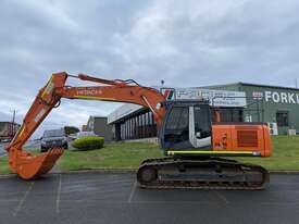 Hitachi 20T Excavator - LOW HOURS - picture0' - Click to enlarge
