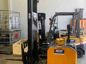 Walk behind Reach Stacker - Hire - picture0' - Click to enlarge